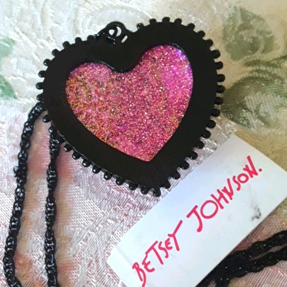 Sold!!! Betsey Johnson Heart Necklace - Picture 4 of 10